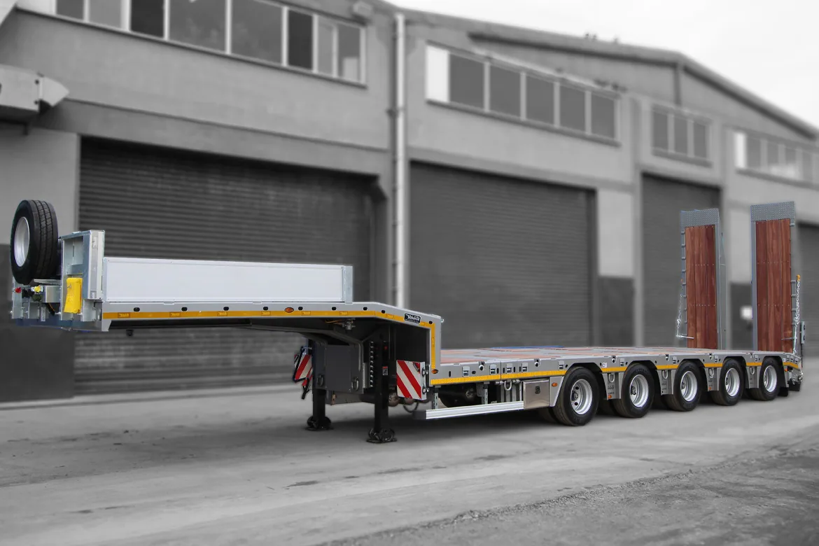 Lowbed Semi-Trailer with TRIDEC Hydraulic Steering System